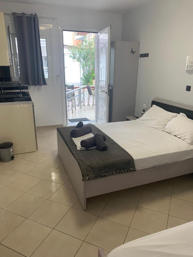Petros House Aparthotel Sarti Ngoại thất bức ảnh