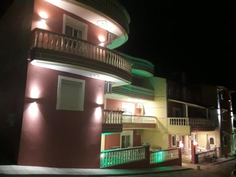 Petros House Aparthotel Sarti Ngoại thất bức ảnh