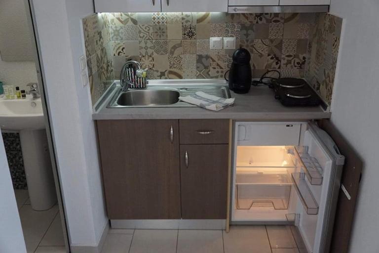 Petros House Aparthotel Sarti Ngoại thất bức ảnh