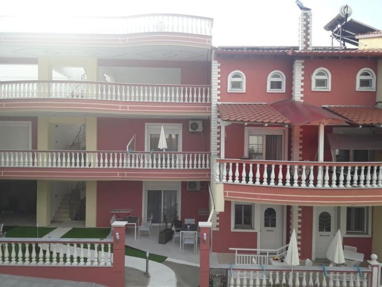 Petros House Aparthotel Sarti Ngoại thất bức ảnh